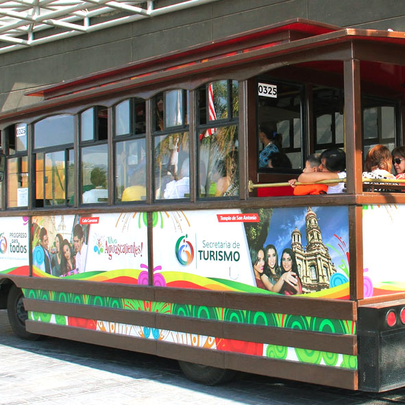 Recorrer la ciudad en los Tranvías Turísticos – AGUASCALIENTES, DESTINOS DE MÉXICO